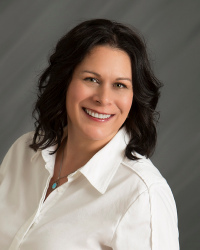 Julie : Business Assistant